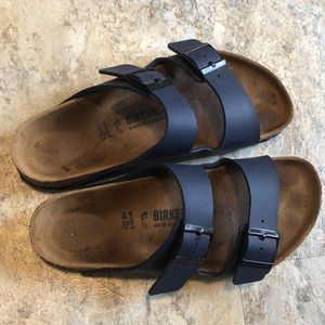 Navy Arizona Birkenstock’s